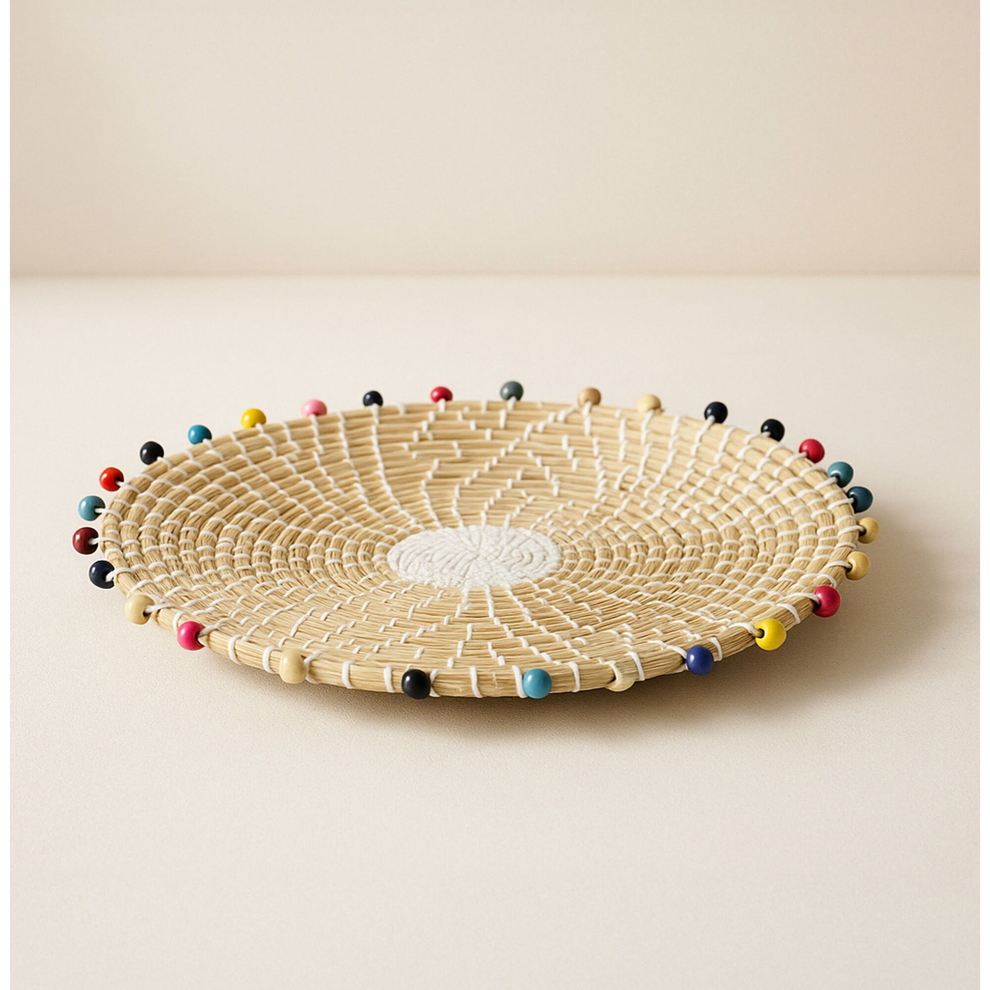 Panier rond en jonc de mer et perles de bois 40cm MILOS