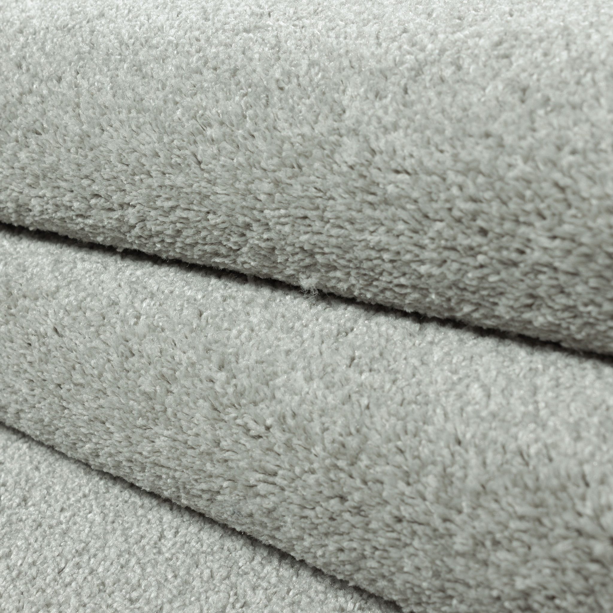 CALIFORNIE - Tapis uni à poils courts Creme