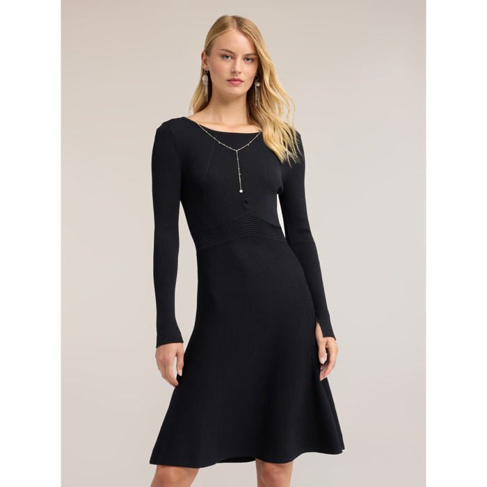 Motivi - Vestito flare in maglia a coste con catenina - Nero