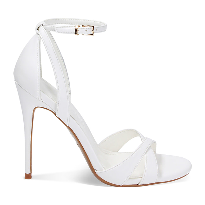 Sandalias con tacón blancos