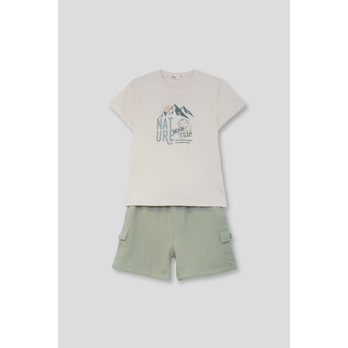 Conjunto Camiseta con Estampado Nature Road Trip Montanas y Shorts Cargo de Aventura | Color: Crudo | Street Monkey