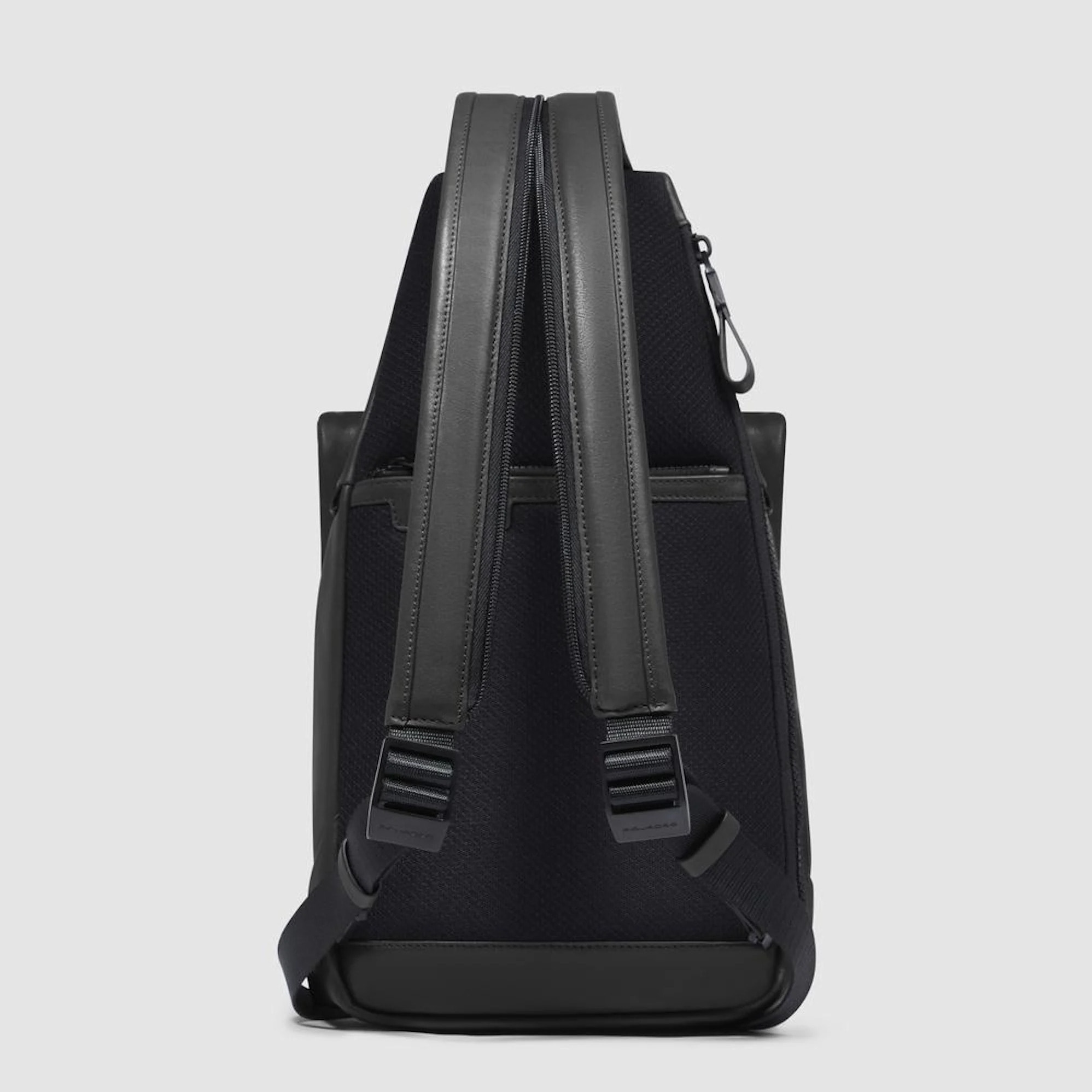 Piquadro Monospalla in pelle porta iPad®mini con portabilità a zaino, schermato con protezione RFID