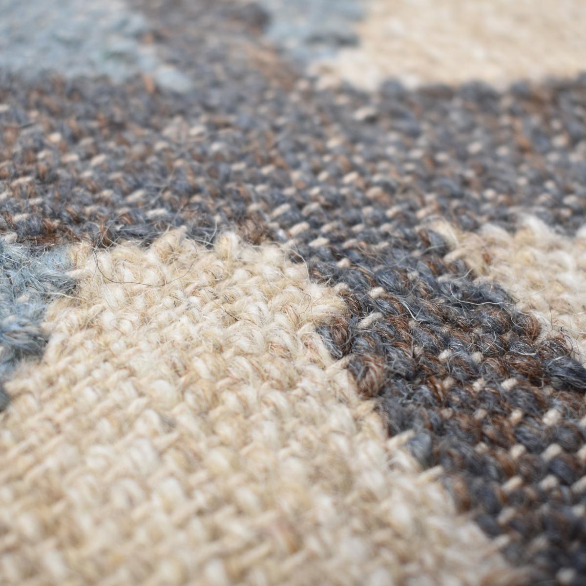 Tapis kilim fait à la main en laine motif géométrique