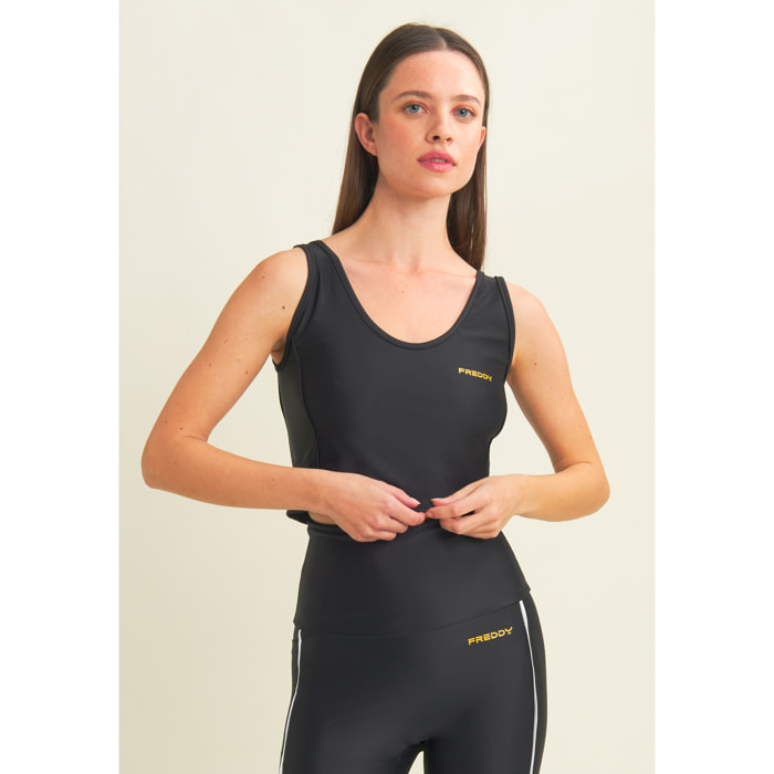 Canotta cropped con profili a contrasto e scollo ampio