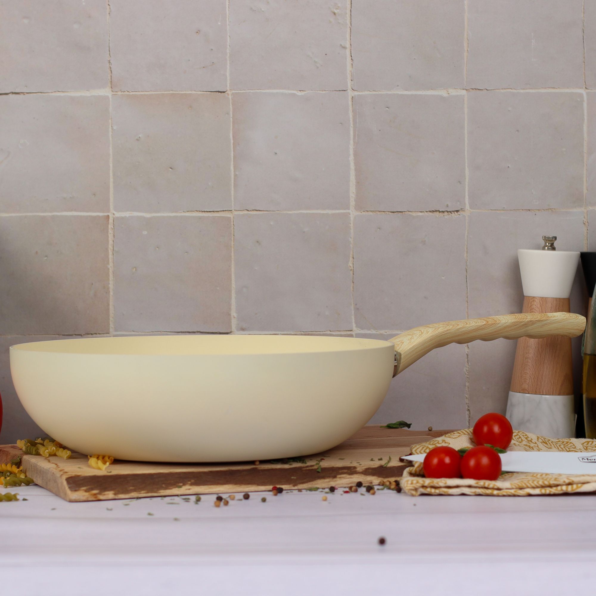 Wok en revêtement céramique 28cm crème - tous feux COLORAMA