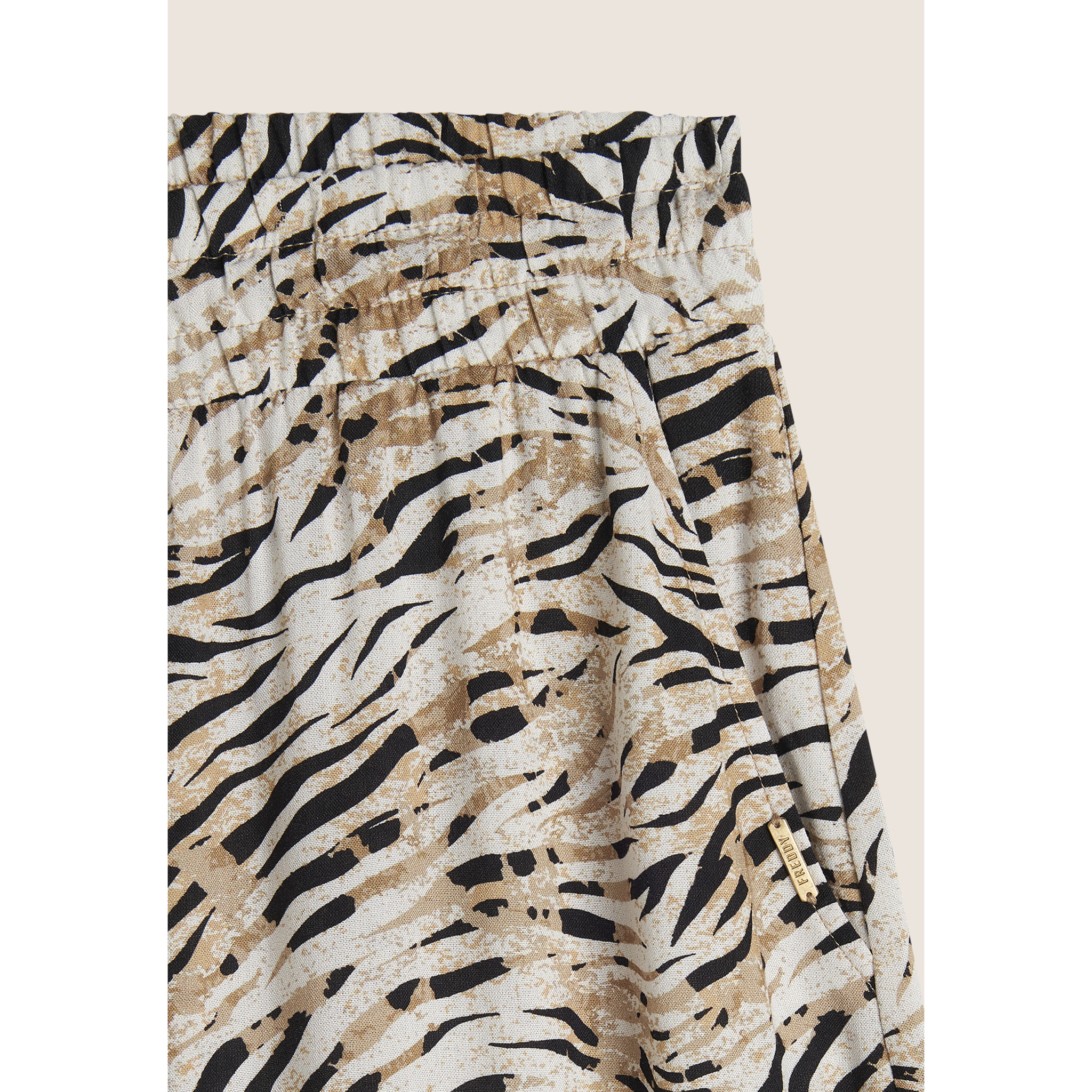 Pantaloni corti in viscosa animalier con vita elasticizzata