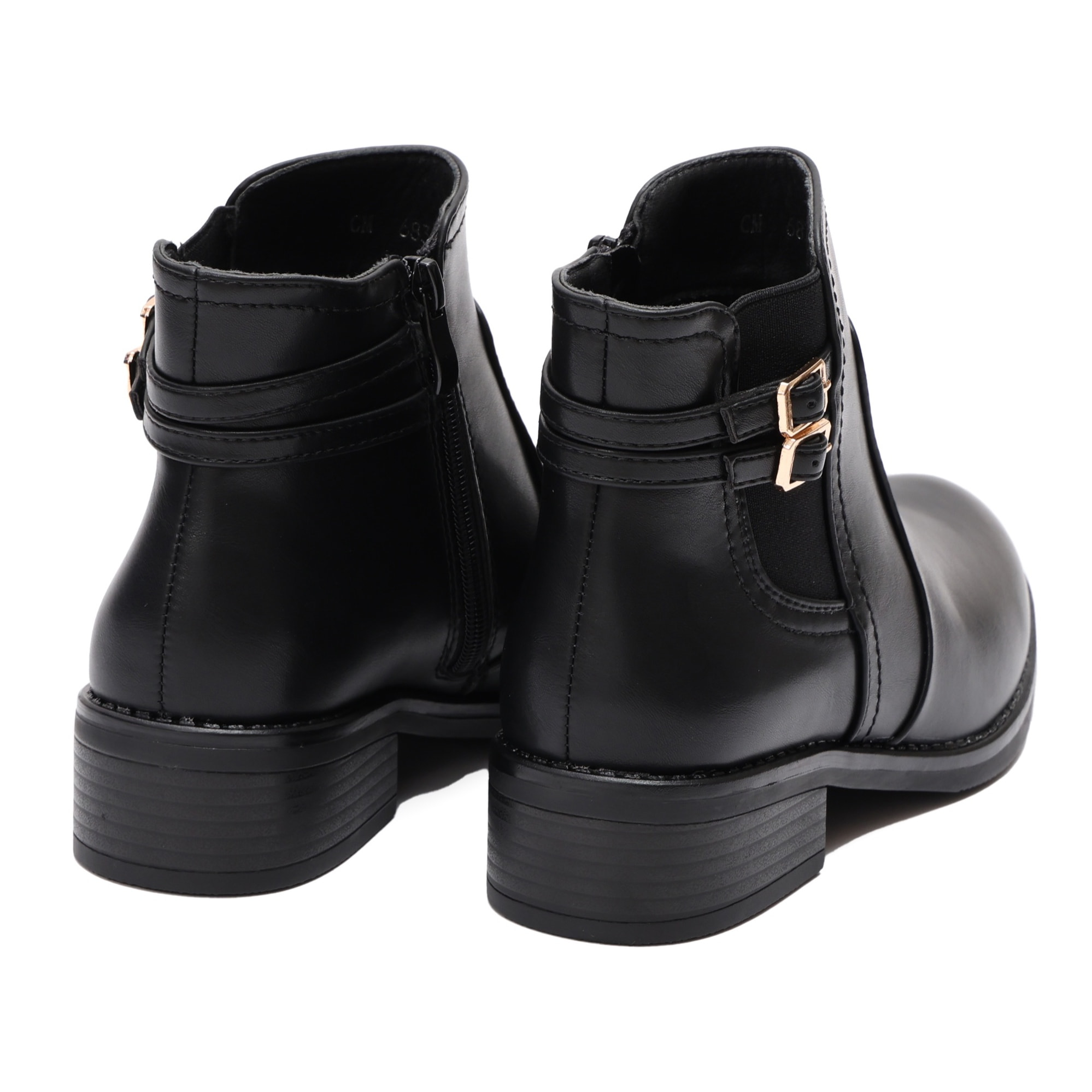 Stivaletti in simil pelle con fibbia dorata e elastico laterale