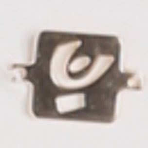 T-shirt cropped bambina con logo borchiato