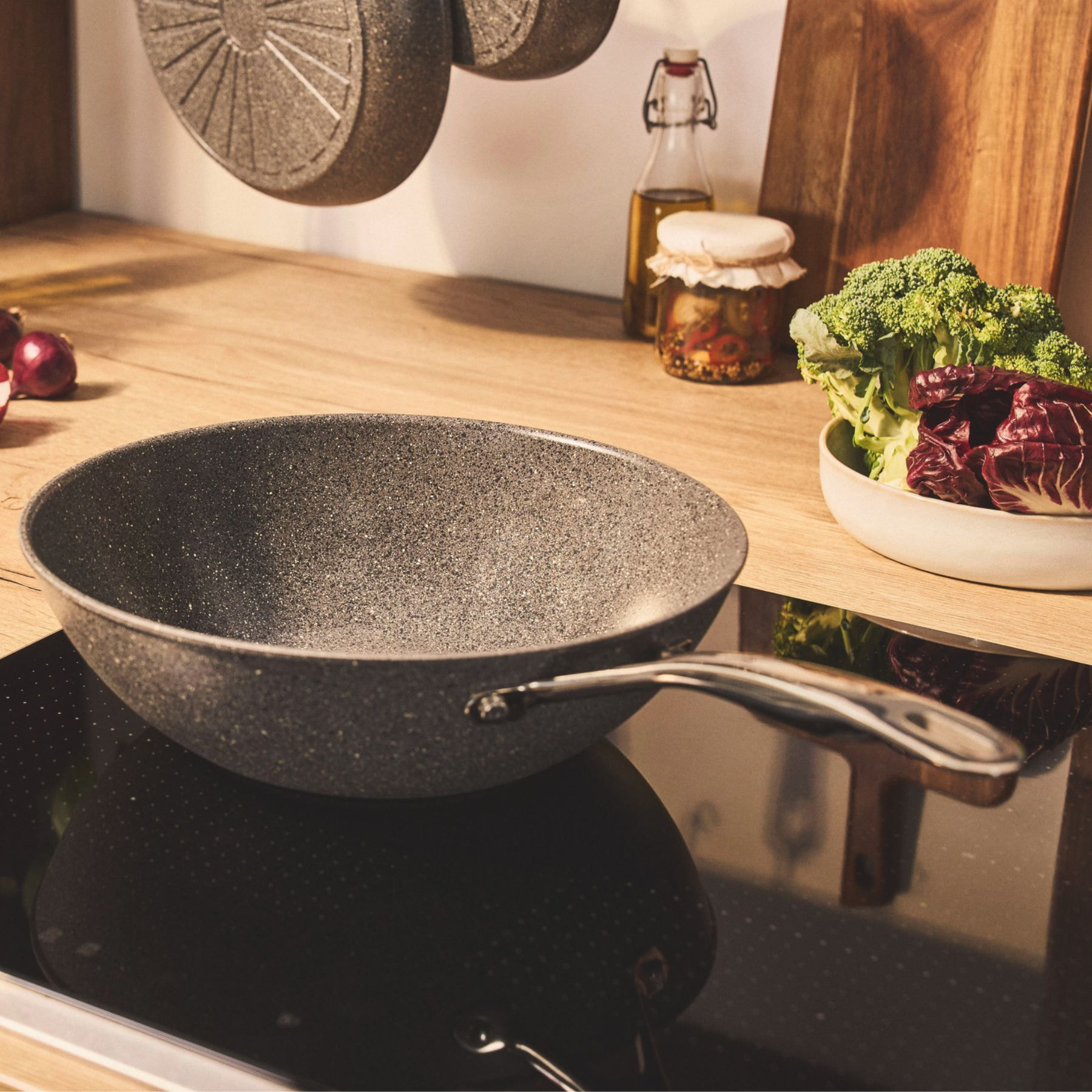 Wok, 30 cm, Aluminium, Revêtement antiadhésif en céramique renforcée en titane