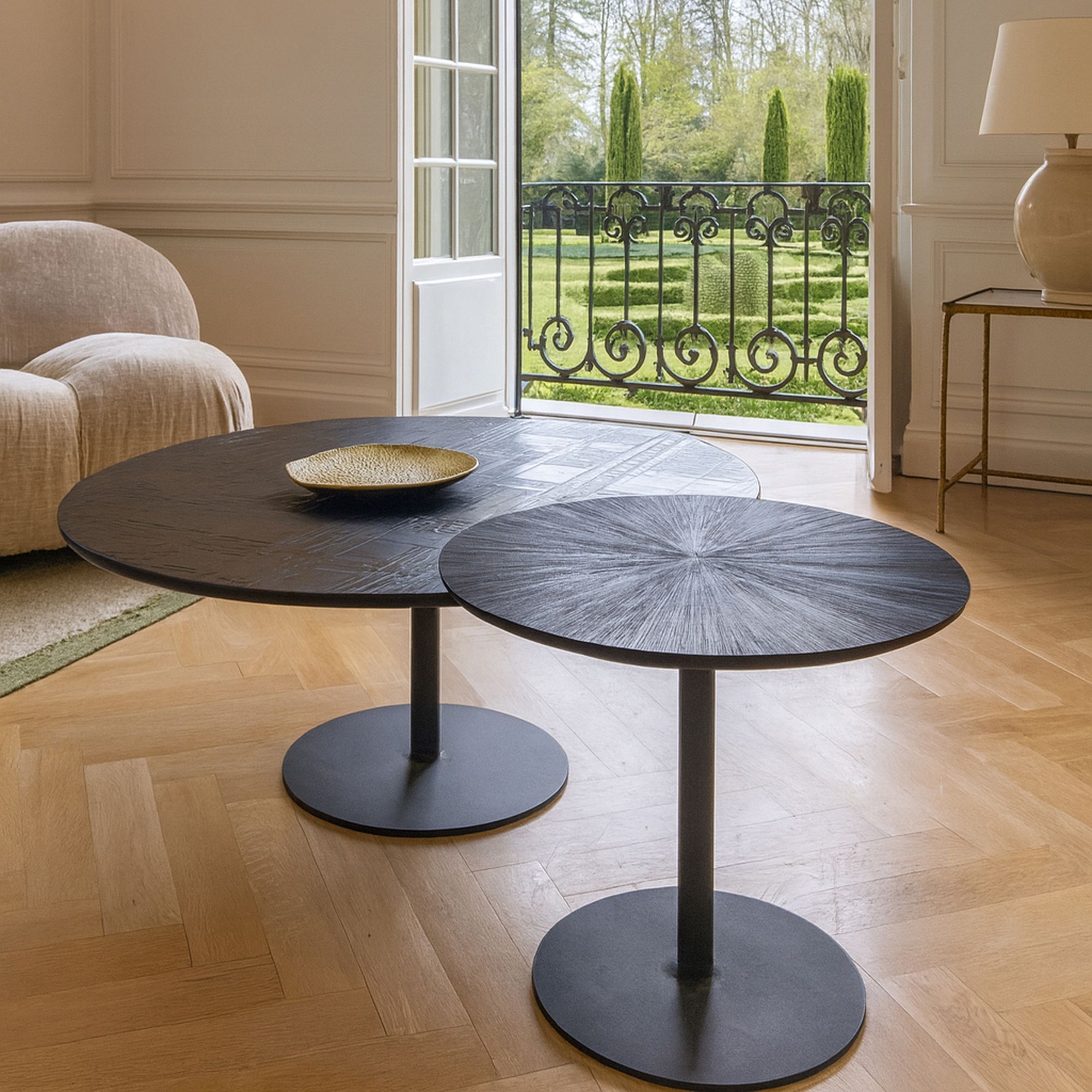 Table basse ronde en bois de manguier noir UBU