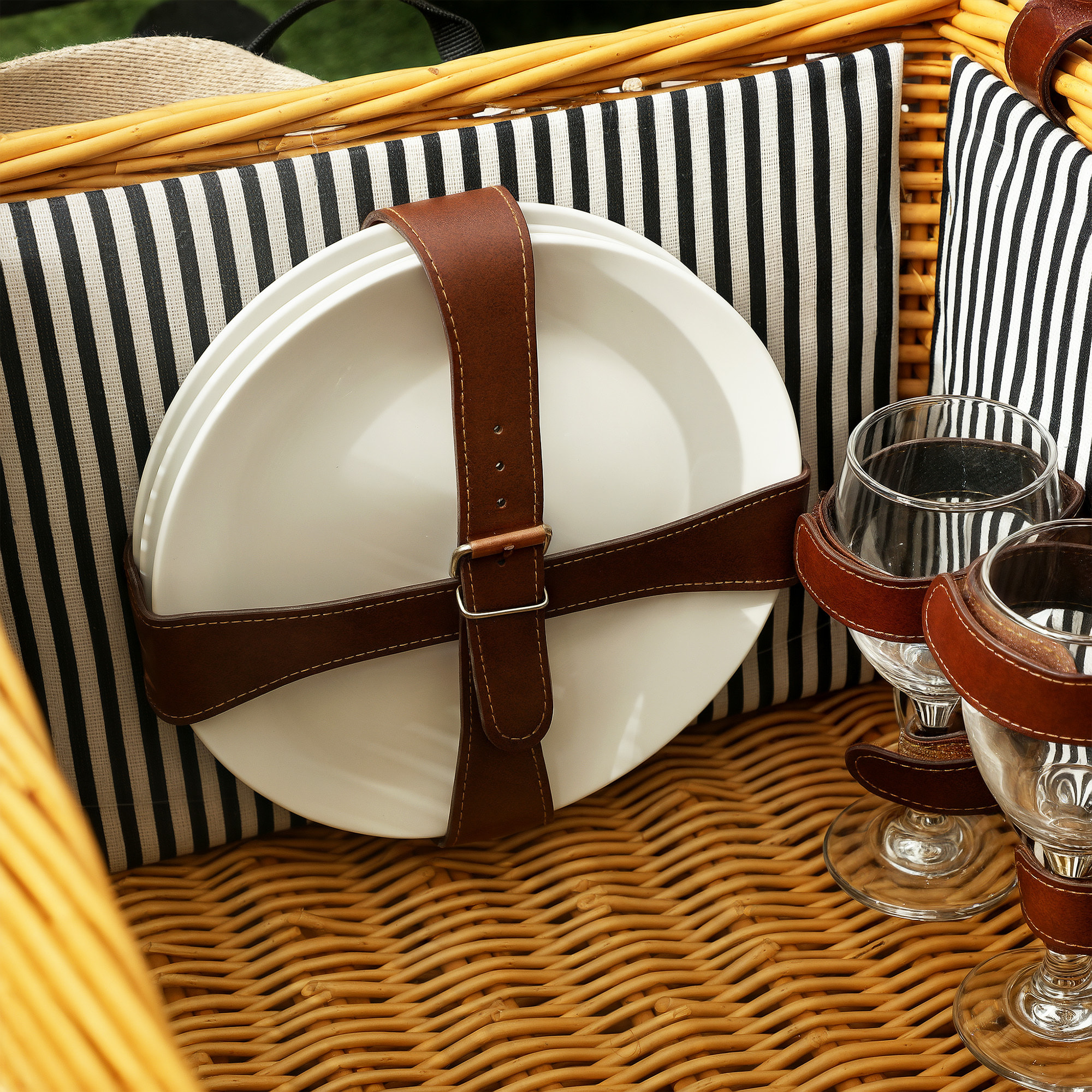 Panier de pique-nique en osier ensemble panier pique-nique 4 personnes avec petite table et accessoires
