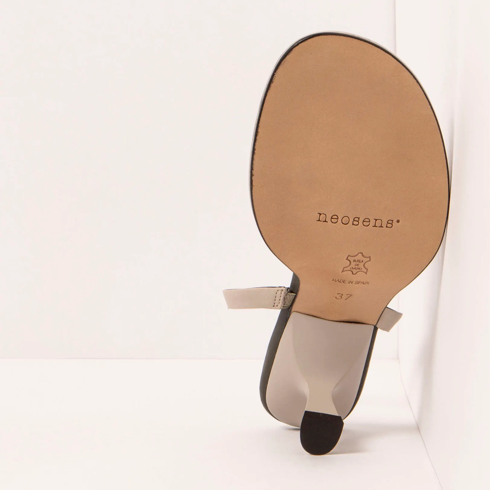 Sandalias S3168 CRISTAL DOVE/ GODELLO color Dove