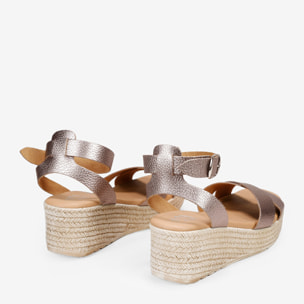 Sandalias de piel metalizadas con cuña de esparto