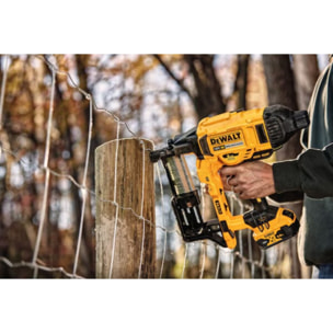 Agrafeuse pour clôture DEWALT XR 18V 5Ah Li-Ion Brushless avec 2 batteries et 1 chargeur - DCFS950P2-QW - En coffret