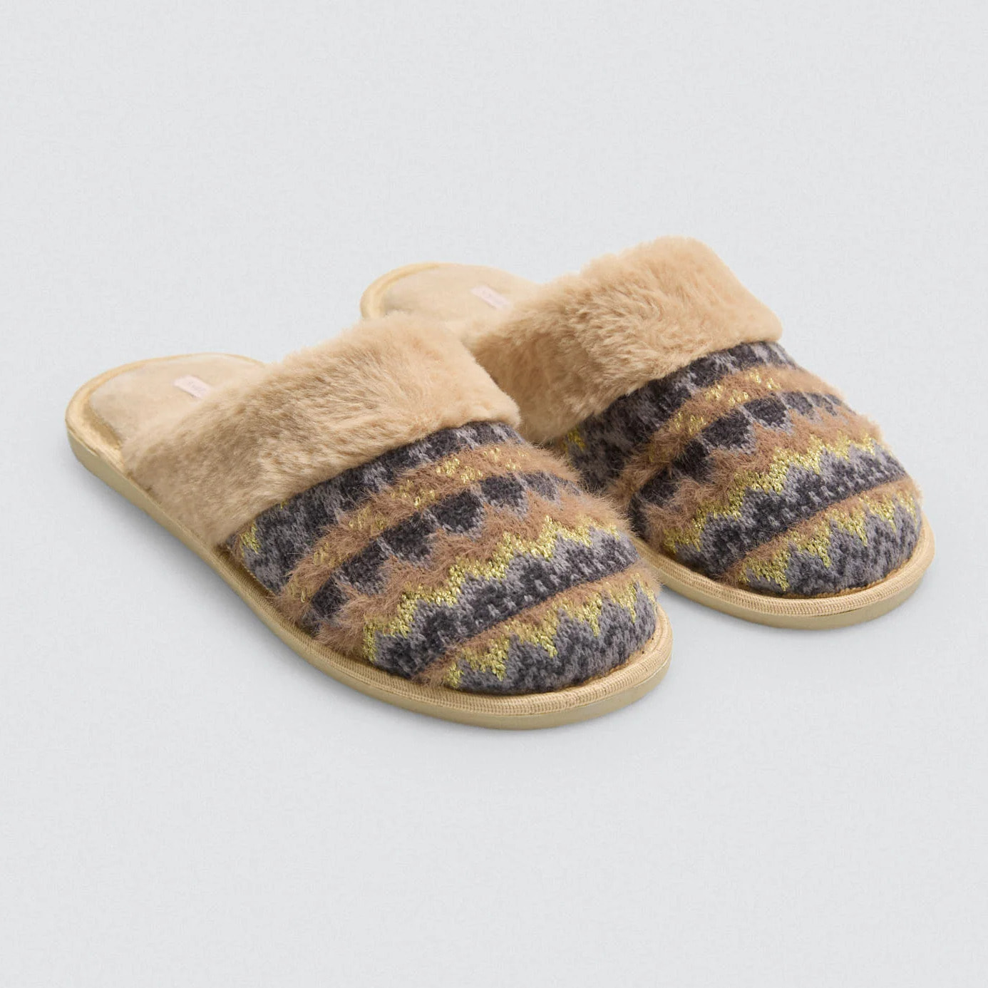 Pantofole da casa in pelliccia con stampa etnica