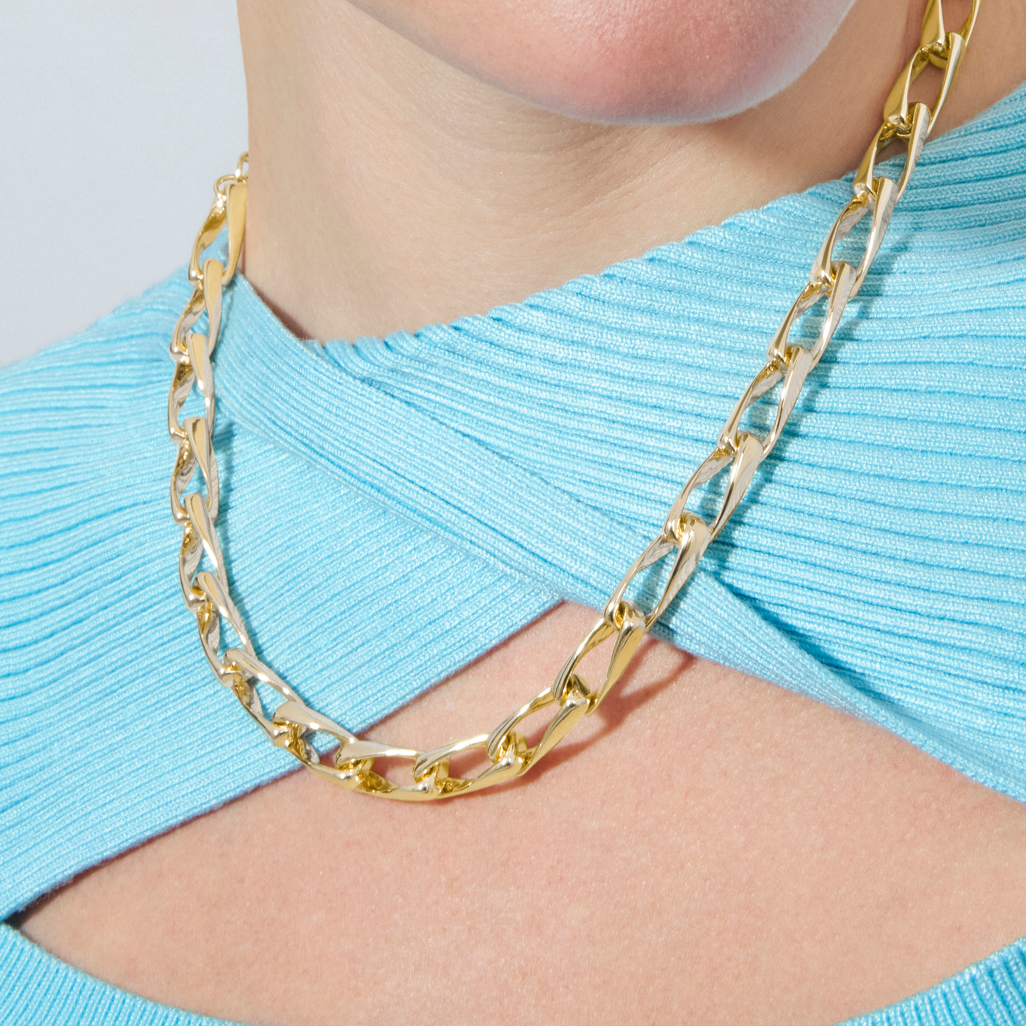 Collar Rikar acabado oro amarillo 18k