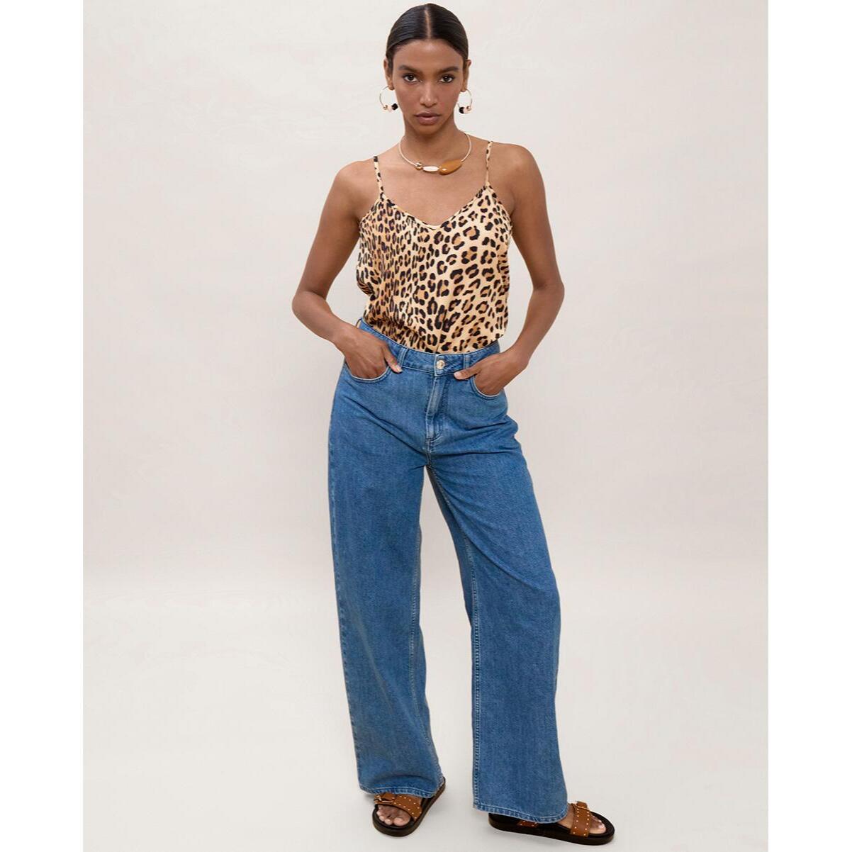 Top in pizzo con stampa animalier