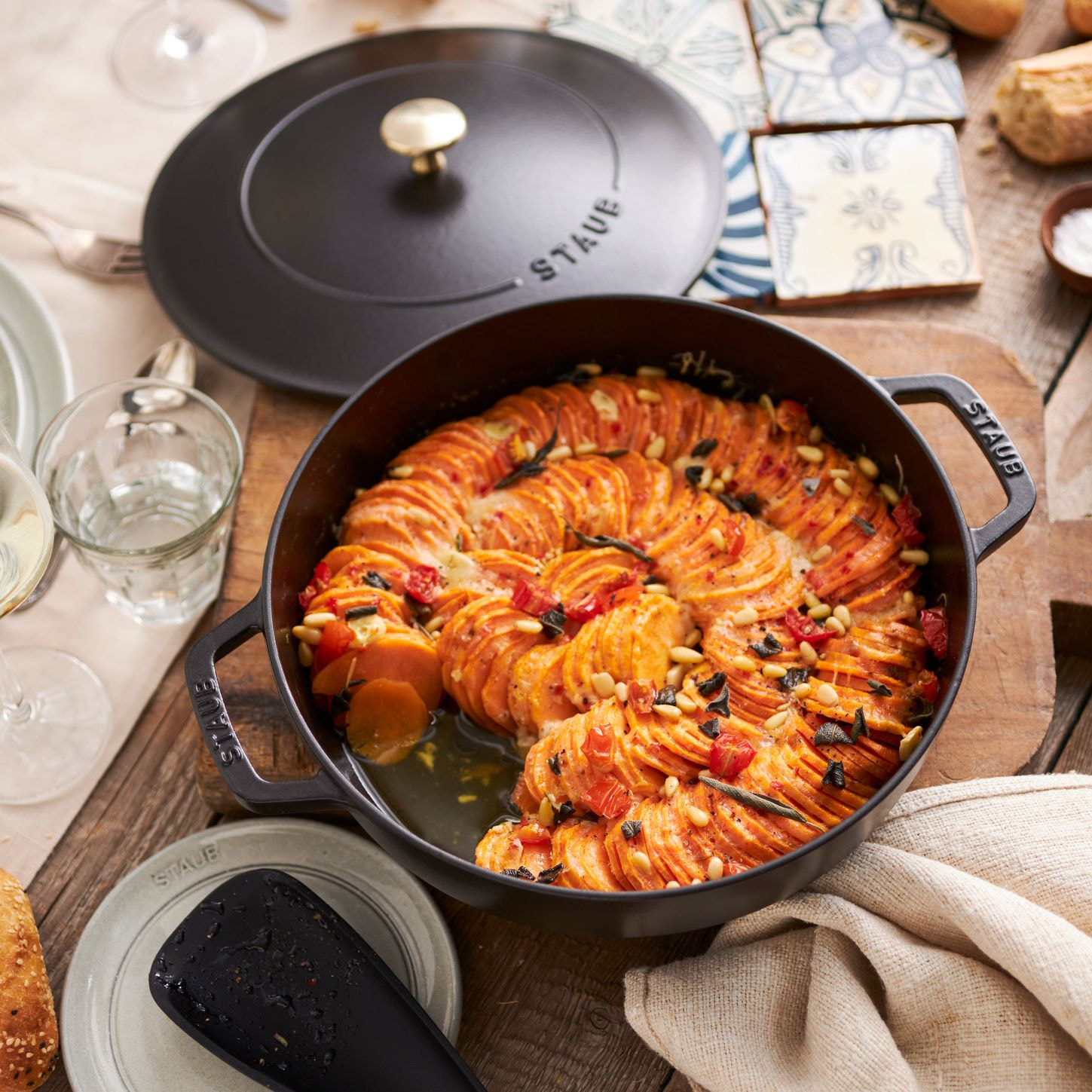 Sauteuse STAUB Chistera en Fonte, Ø 28 cm, 3,7 L, Noir Mat