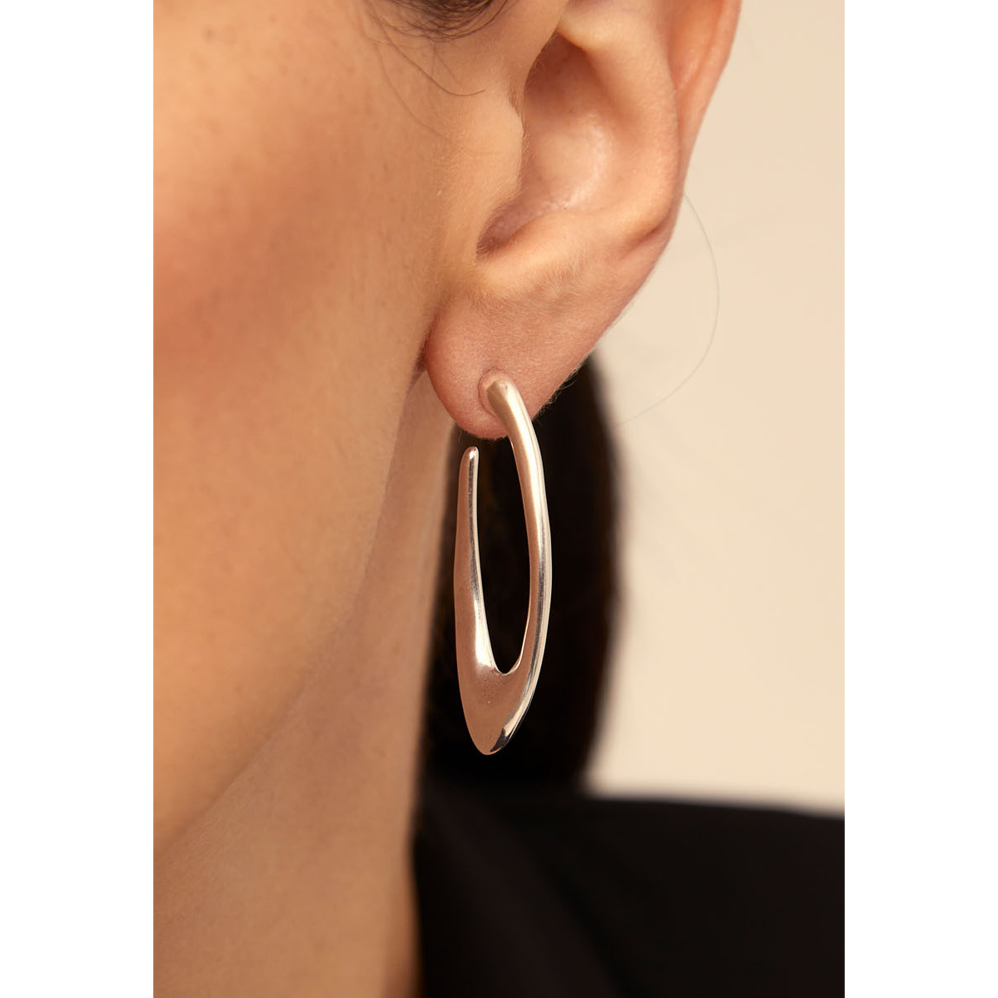 Pendiente Tú orbitas? PLATEADO U