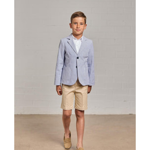 Blazer de rayas azul. Con tres bolsillos exteriores, botones en los puños y el centro.