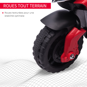 Moto électrique enfant 6 V 3 Km/h effet lumineux et sonore roulettes amovibles repose-pied valises latérales métal PP rouge noir