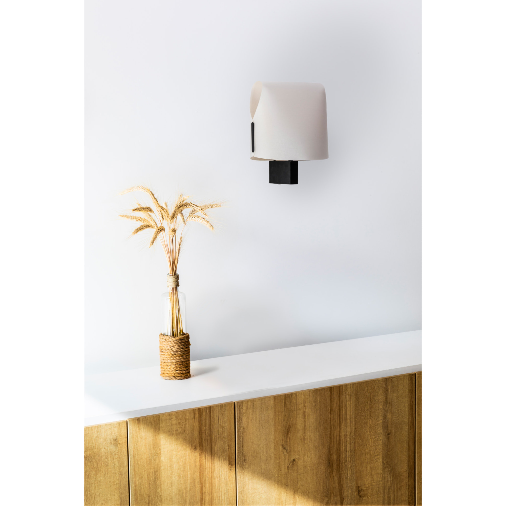 LUANG Lampada da parete nera/cammello