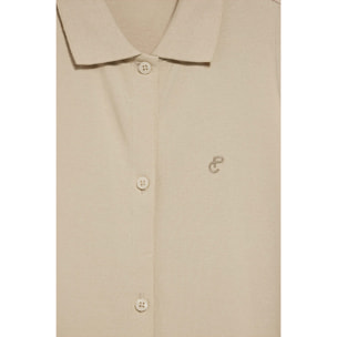 Vestito beige smanicato e abbottonato con monogramma ricamato