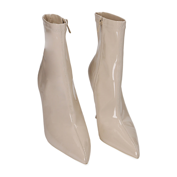 Stivaletti panna in vernice, tacco 9,5 cm