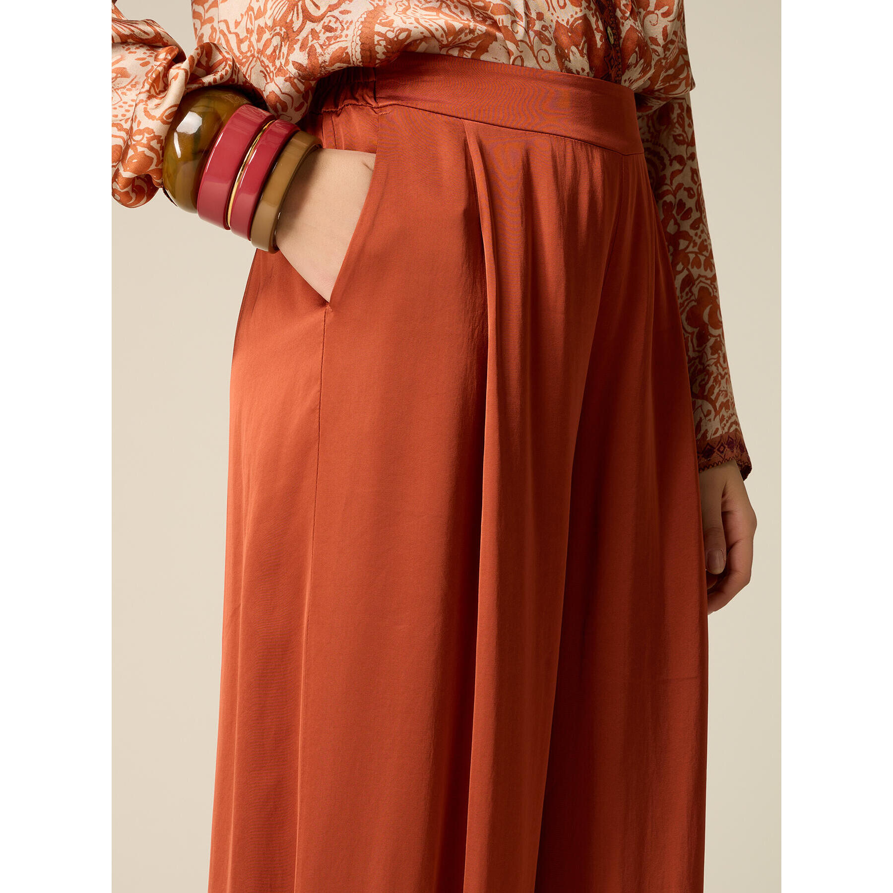 Oltre - Pantaloni in raso con elastico al fondo gambe - Arancione