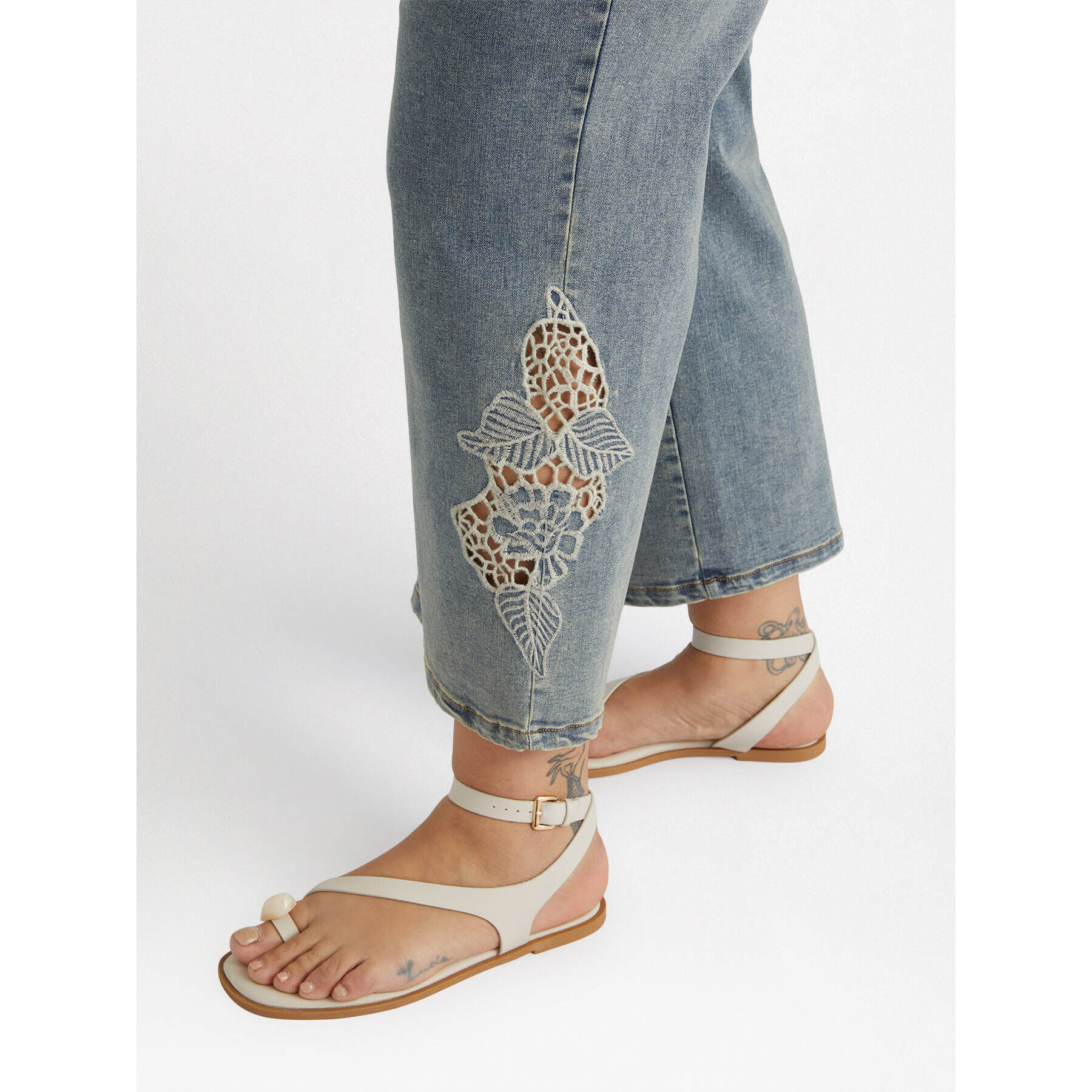 Fiorella Rubino - Vaqueros cropped con macramé en el bajo - Light - blue