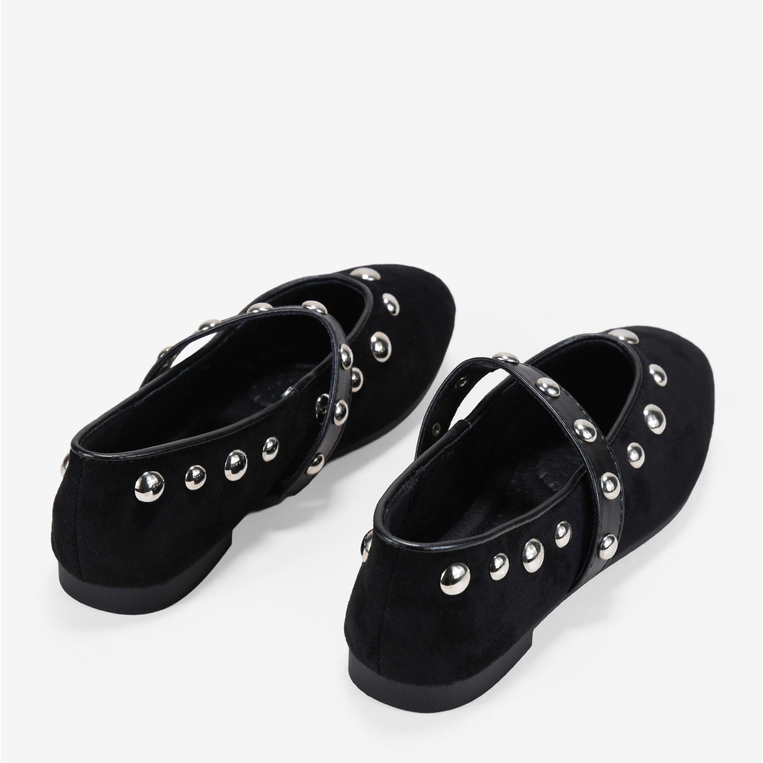 Bailarinas planas negras con tachuelas