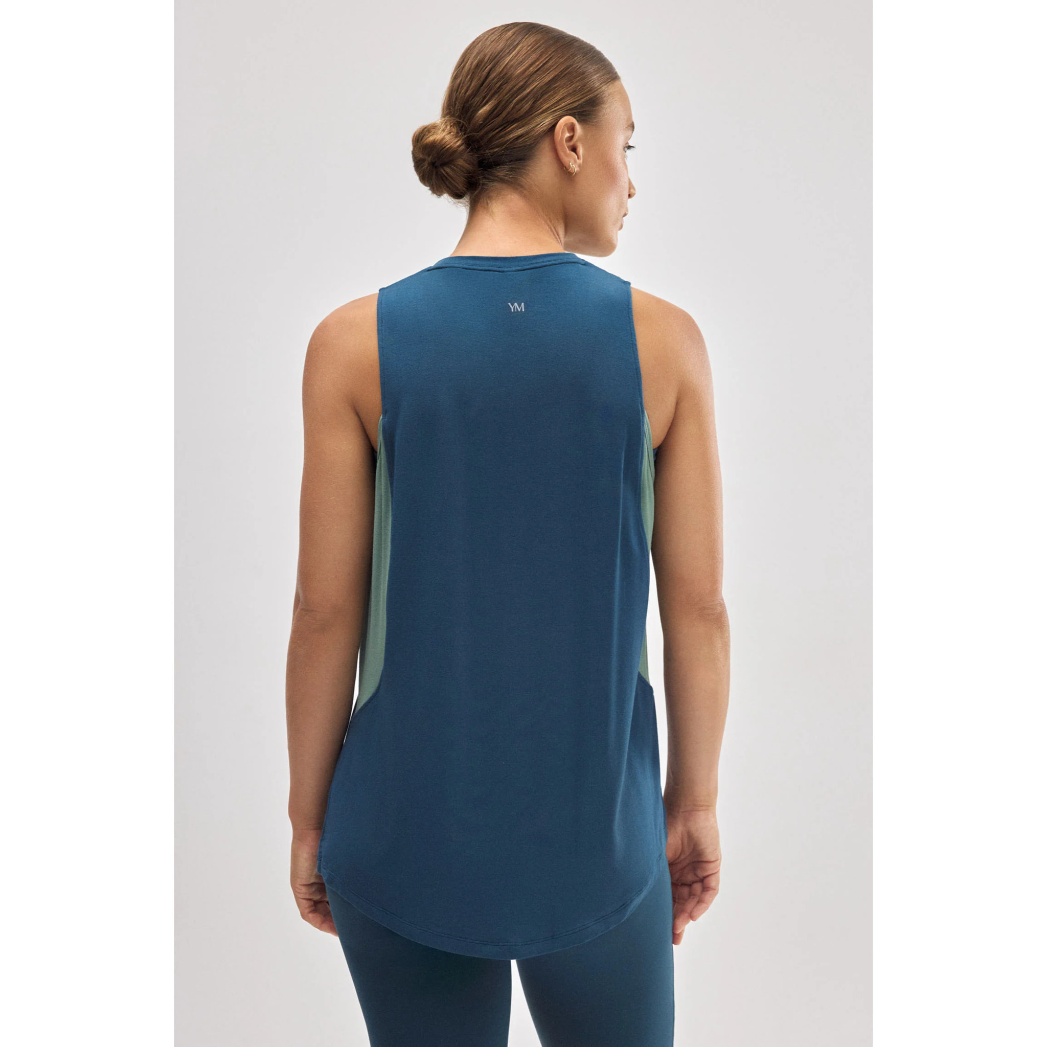 Maglietta sportiva blu senza maniche