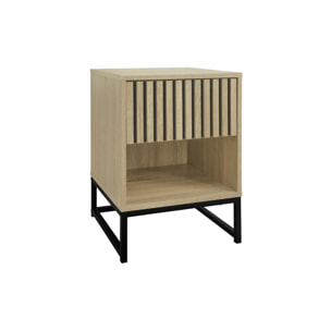 Table de chevet style contemporain avec 1 tiroir effet bois rainuré (système d'ouverture par pression) et 1 niche. piètement en métal noir