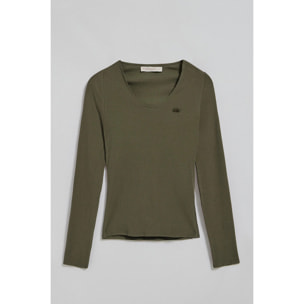 Maglietta verde militare Penelope con particolare di bottone madreperla Polo Club