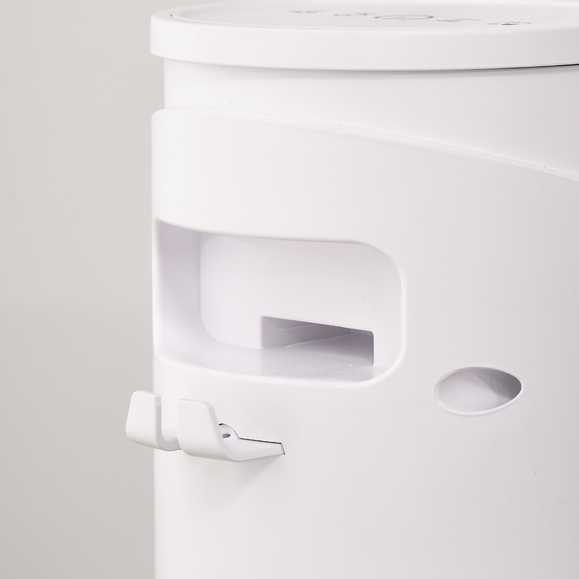 Ventilador de Torre Oscilante 45W con Control Remoto Temporizador de 12€¯h 3 Velocidades 3 Modos Pantalla LED y Asa de Transporte para Dormitorio Ø31,5x93 cm Blanco