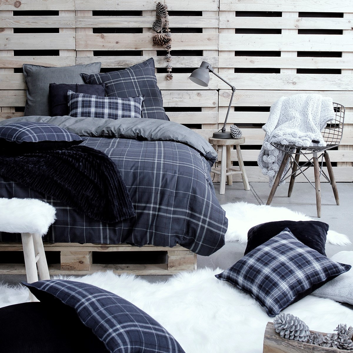 Ensemble plaid et coussin assorti uni WINTER SPIRIT GLACIER gris