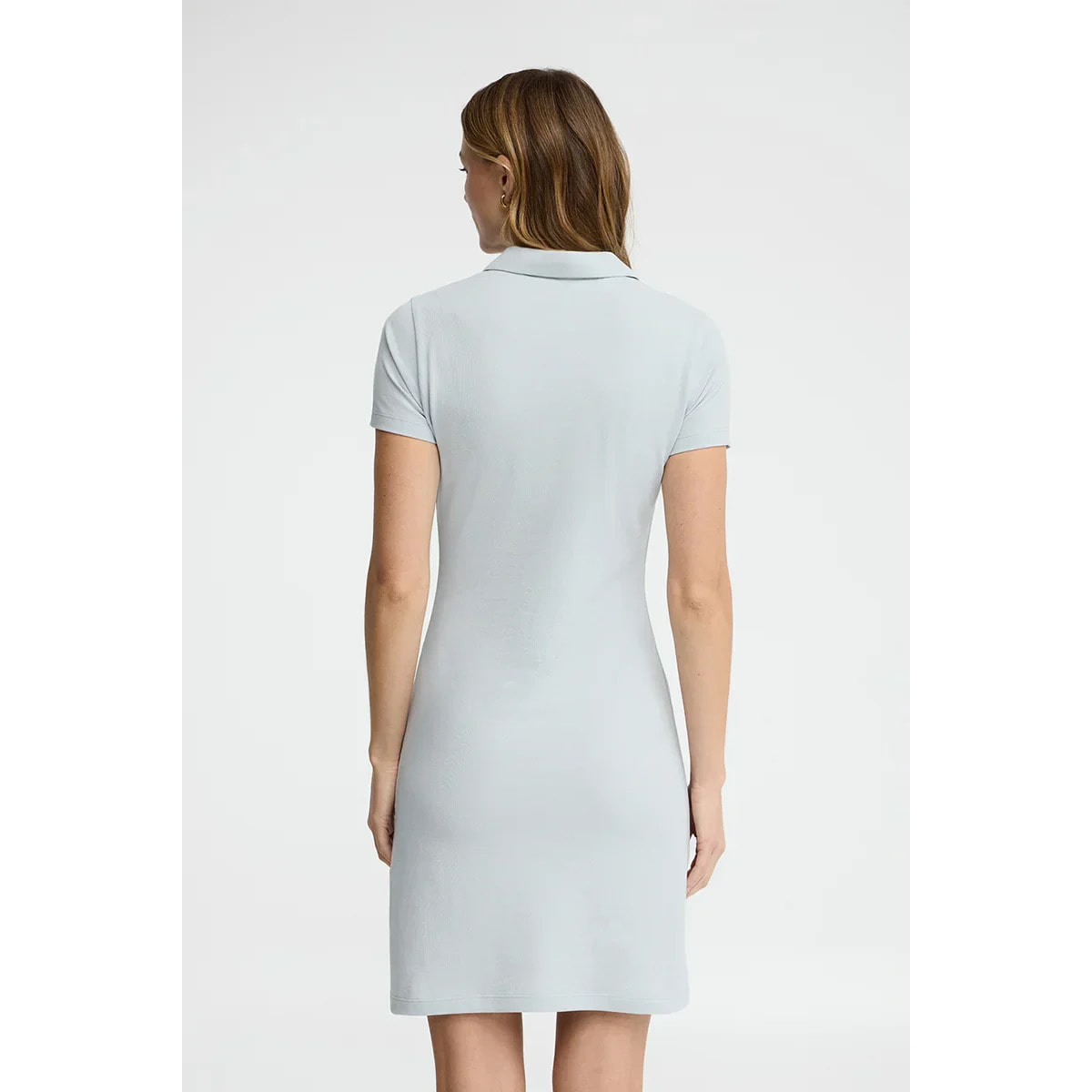 Vestido corto azul claro de manga corta con cuello polo y logo Rigby Go