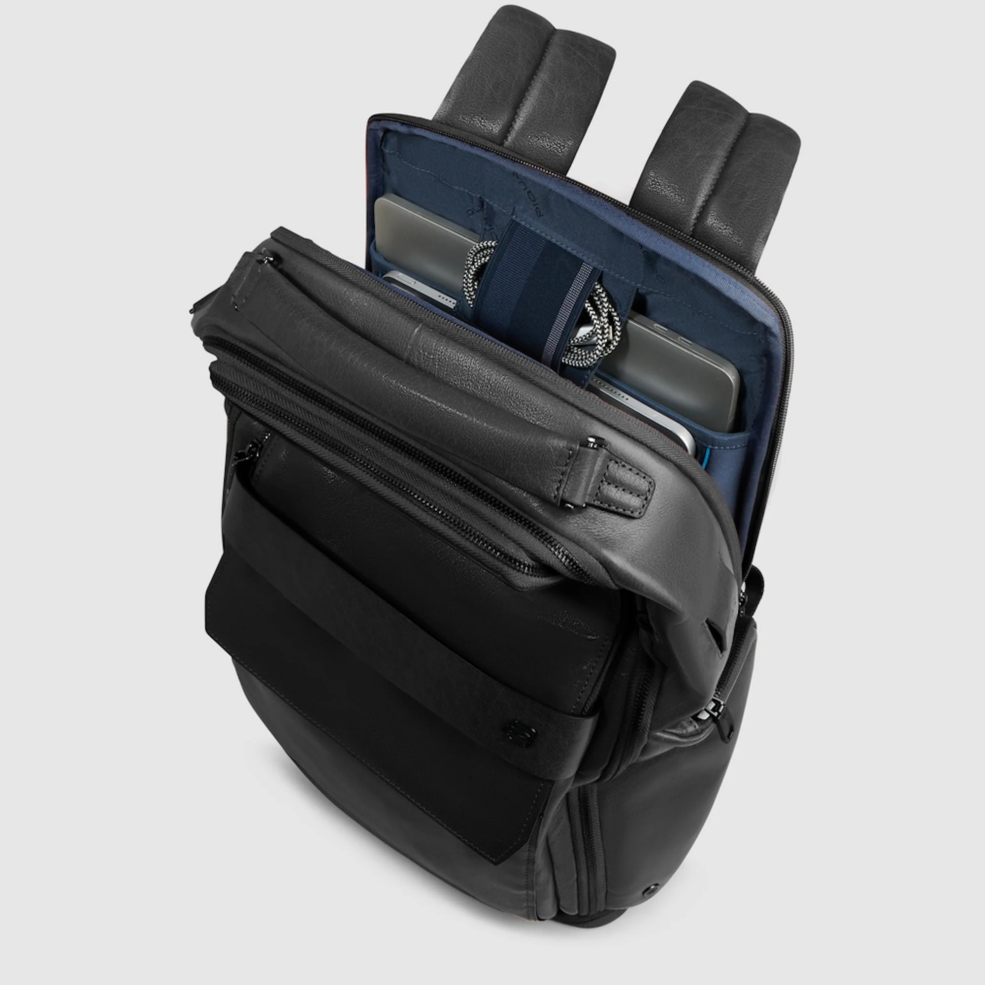 Piquadro Zaino da viaggio in pelle porta pc e iPad® con protezioni antiurto e RFID