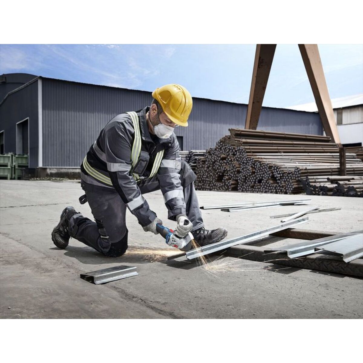 Combo Kit 3 outils 18 V GSR + GWS + GBH + 3 x 4,0 Ah + GAL 18V-40 Professional - BOSCH - 0615A5007L