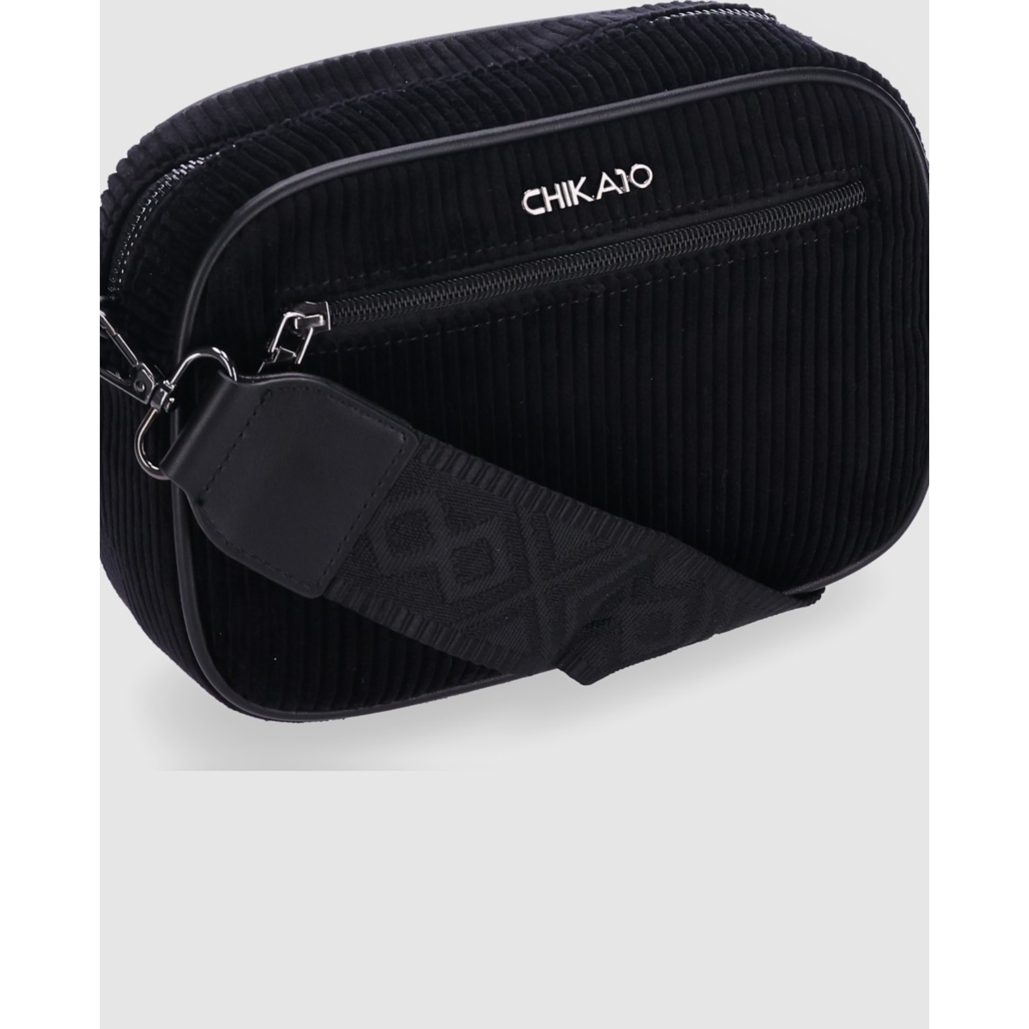 Bolso - Negro - Medida: 23 cm x 16 cm x 8 cm