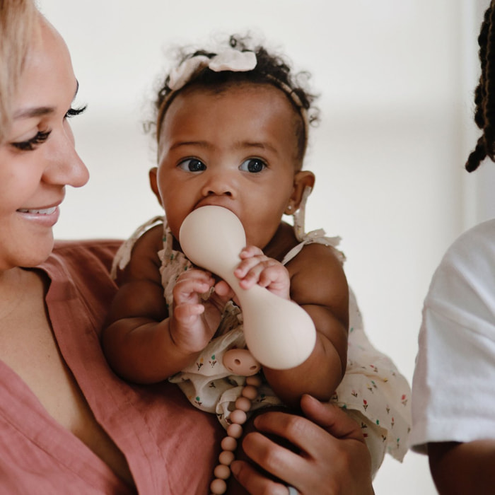 Mushie Sonajero Silicona Bebé Solid