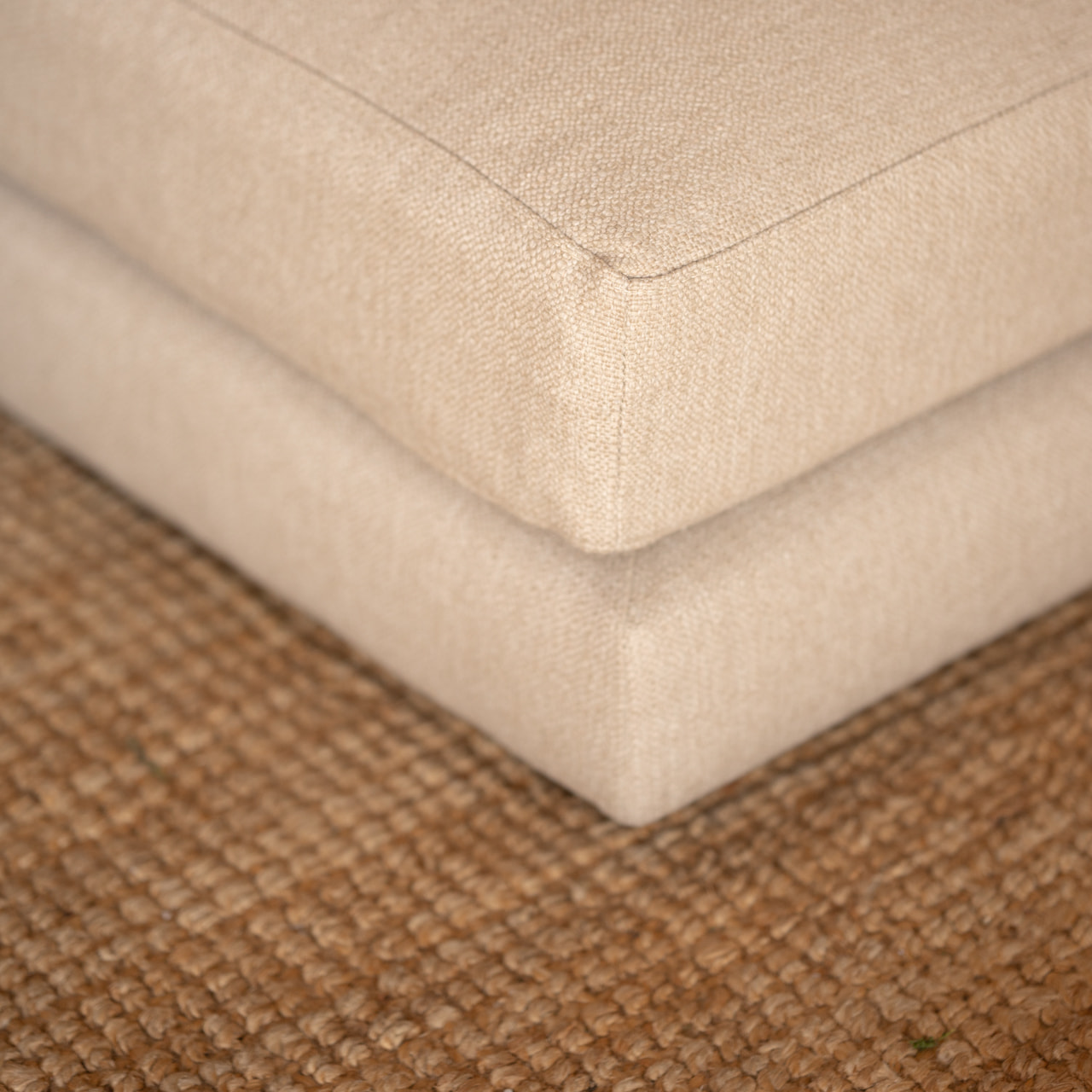 Pouf ton beige de 96x80cm Hauteur: 40 Longueur: 96 Largeur: 80