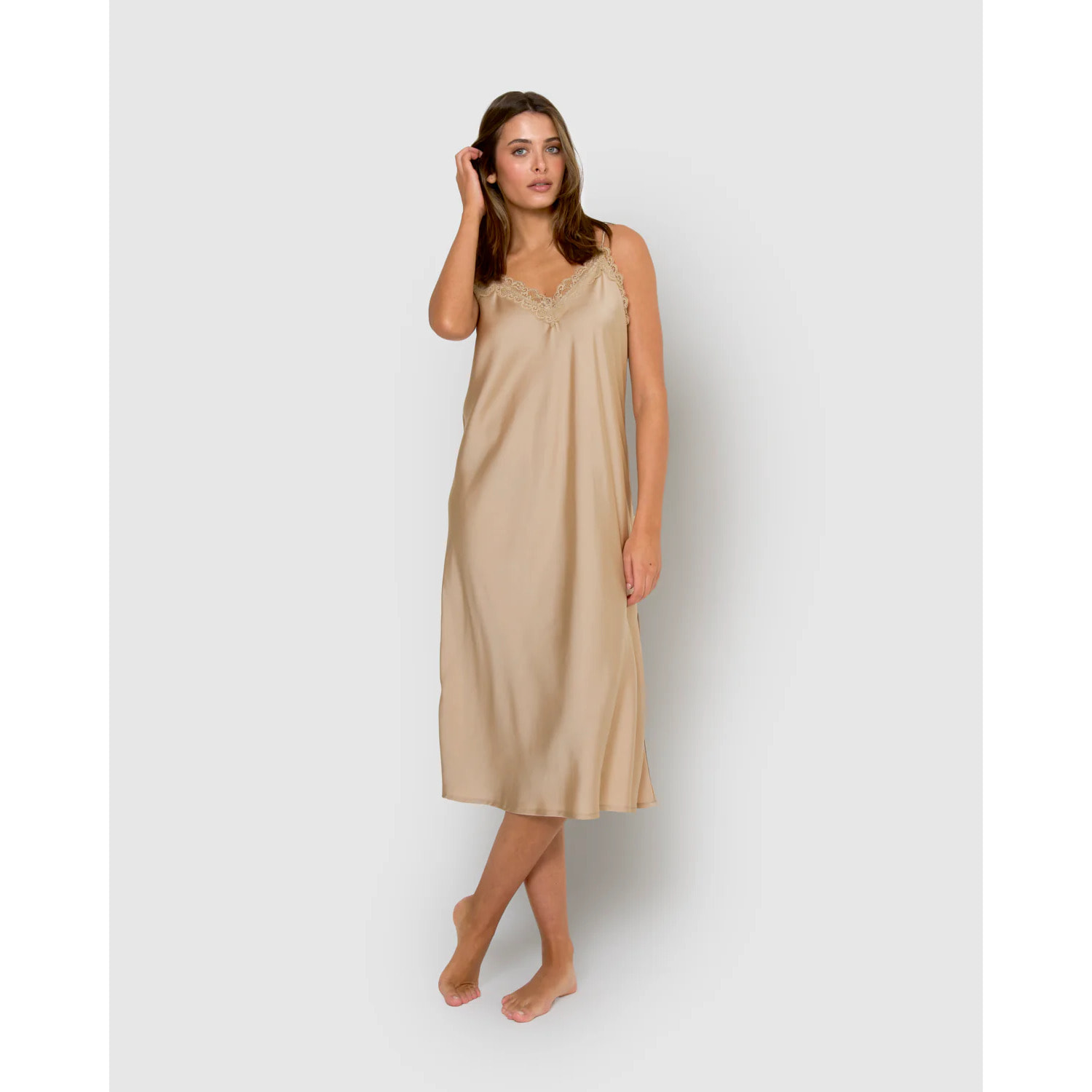 Camisón midi satén beige