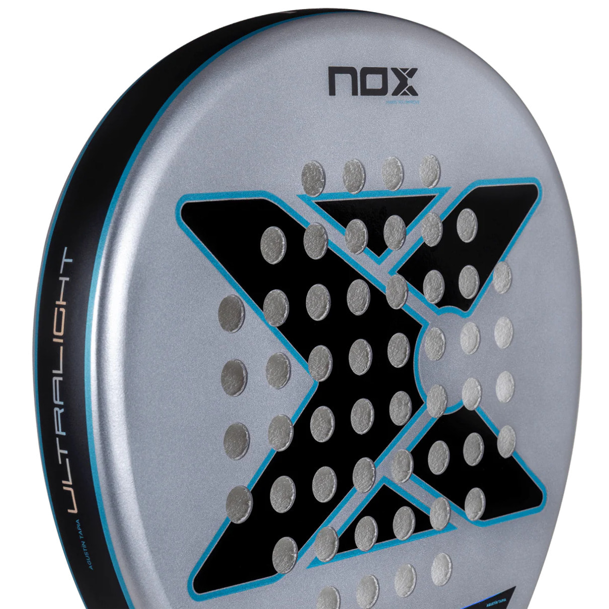 AT10 Genius Ultra Light  by Agustín Tapia