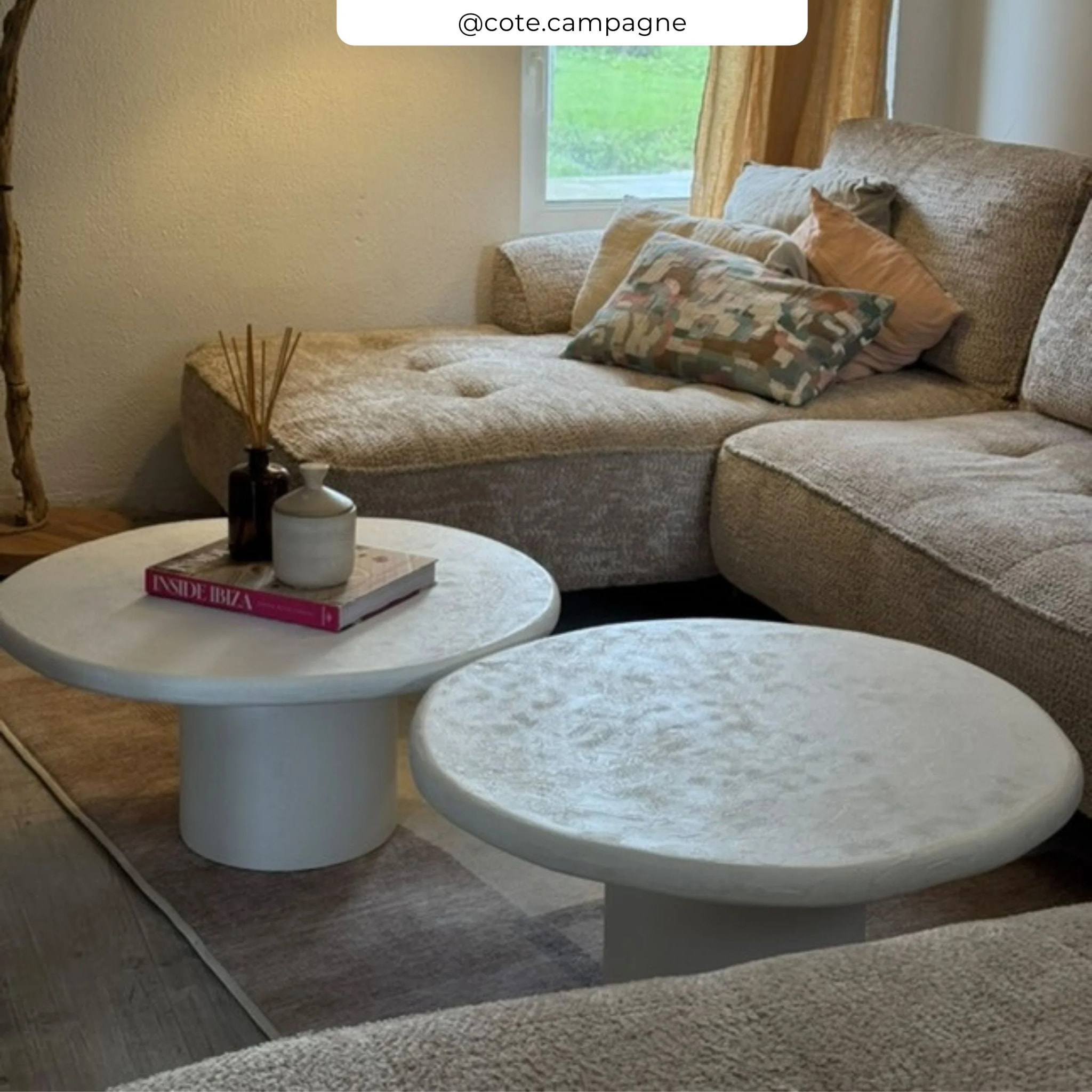 Table basse ronde en béton blanc cassé - Lulli