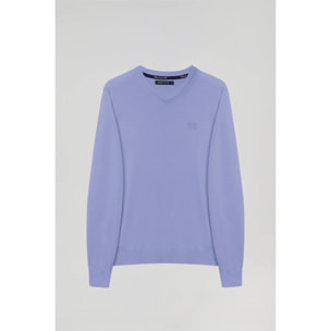 Maglione basic con collo a v blu lavanda con logo ricamato tono su tono