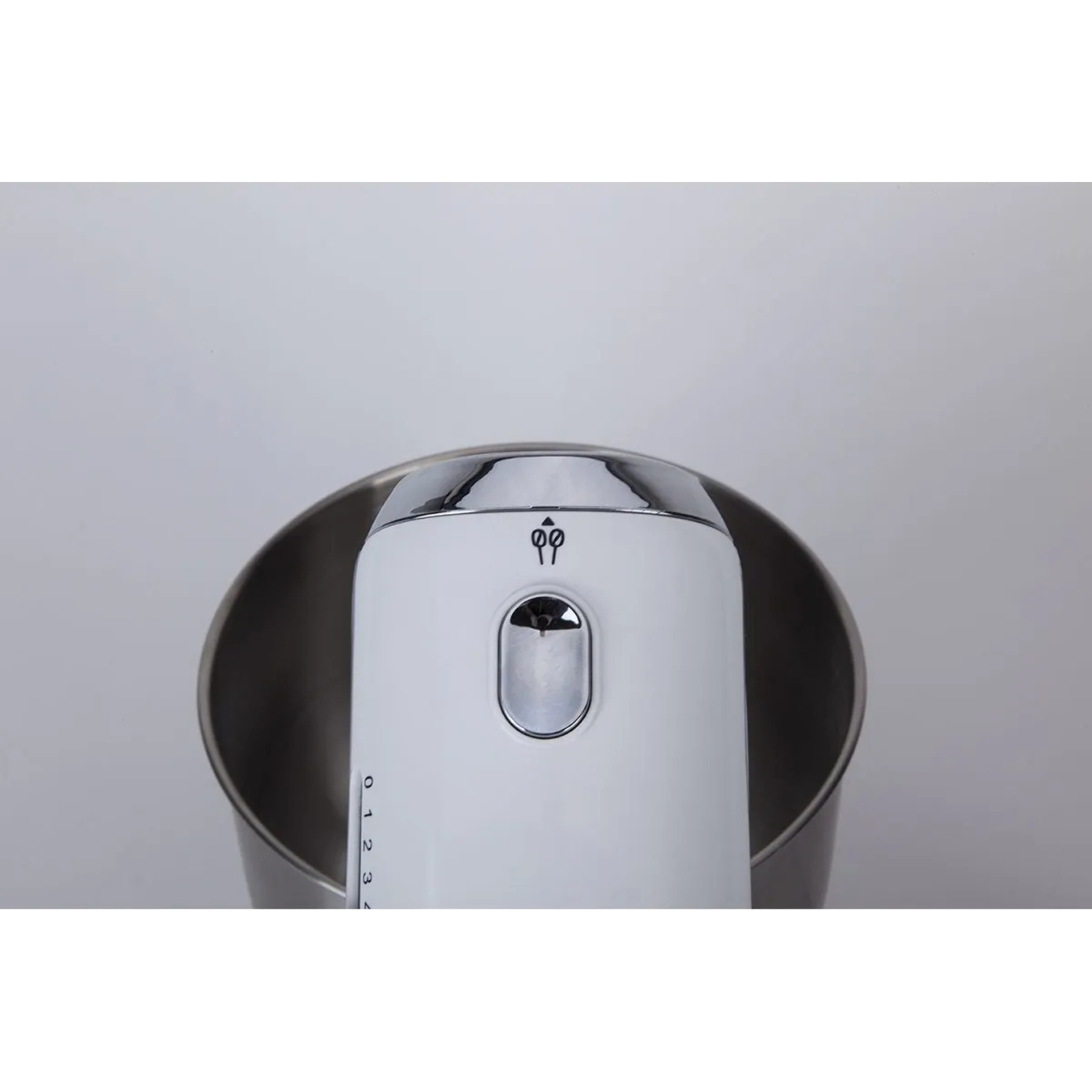 Batidora amasadora JATA MZ670 con 5 velocidades. 4 accesorios. Bol de 3,5 litros
