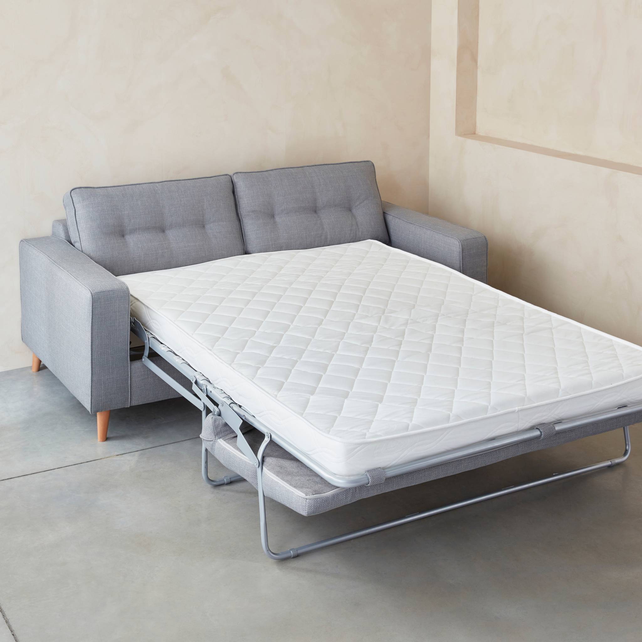 Canapé lit 3 places gris clair avec matelas 12cm d'épaisseur. fabriqué en France