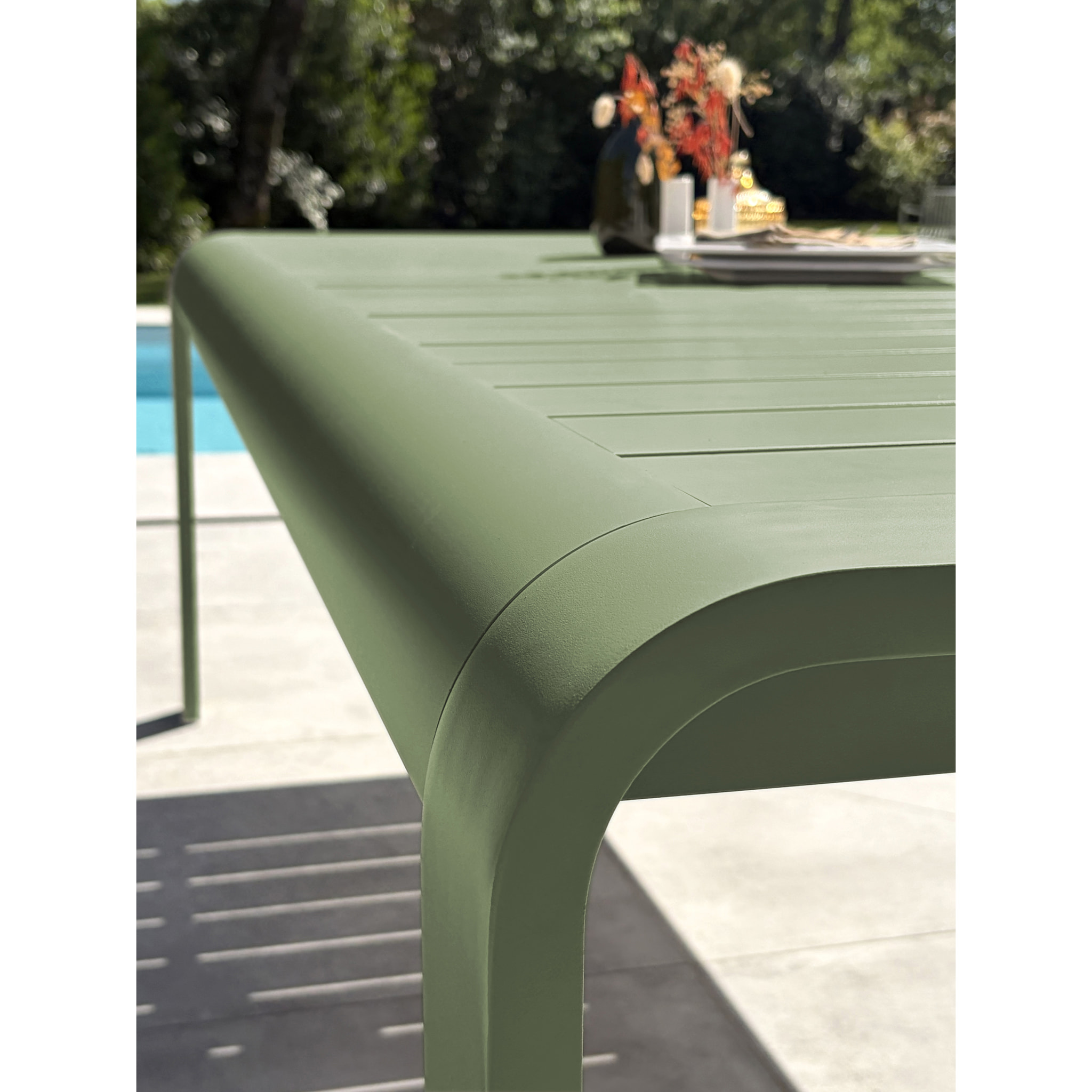 HANOI - Table de jardin en aluminium coloris olive