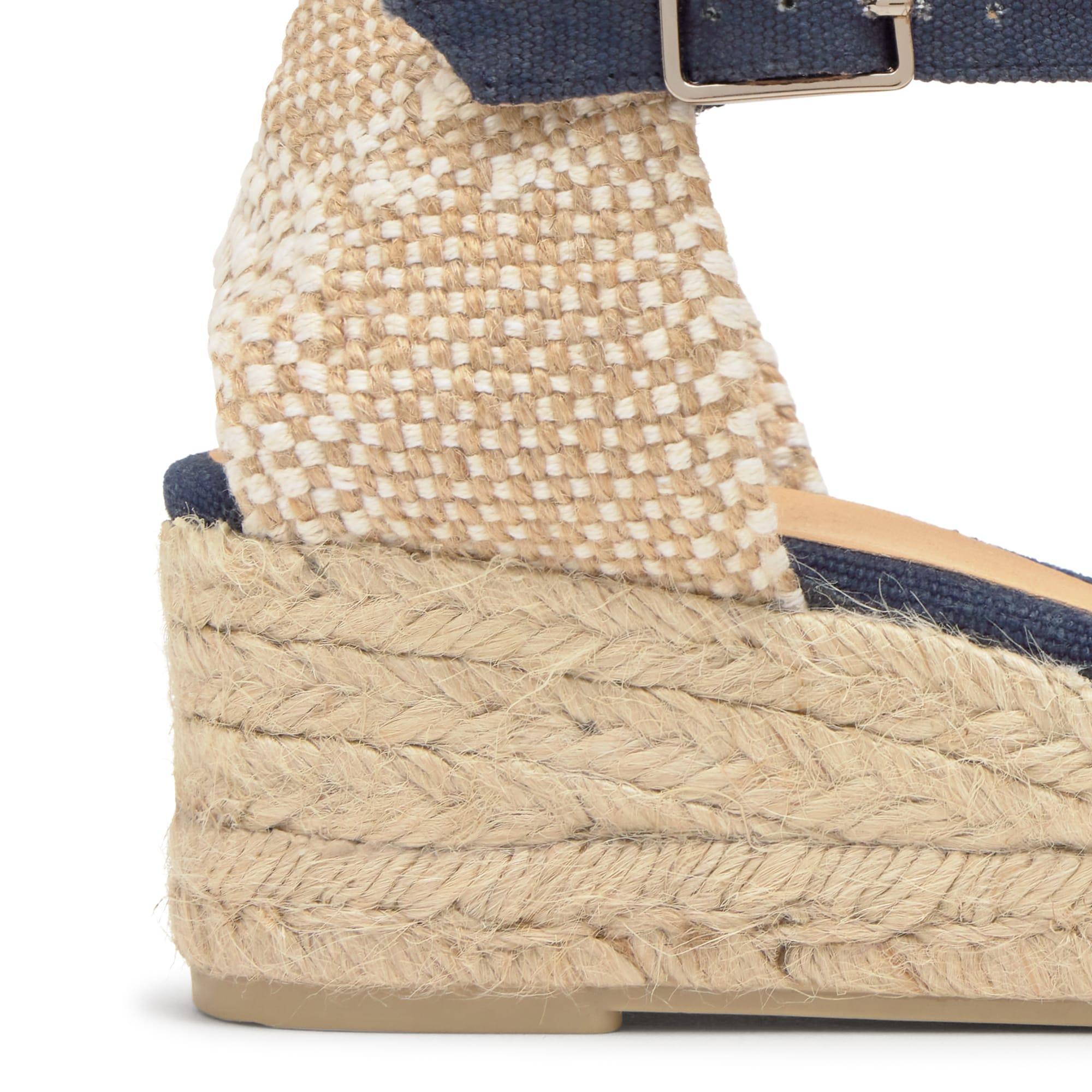 Alpargata con cuña 3 cm en lona de algodón con talonera trenzada y pulsera con hebilla
